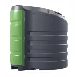 Pojedynczy szary zbiornik Kingspan FuelMaster model 2500L z zieloną obudową pompy z boku.