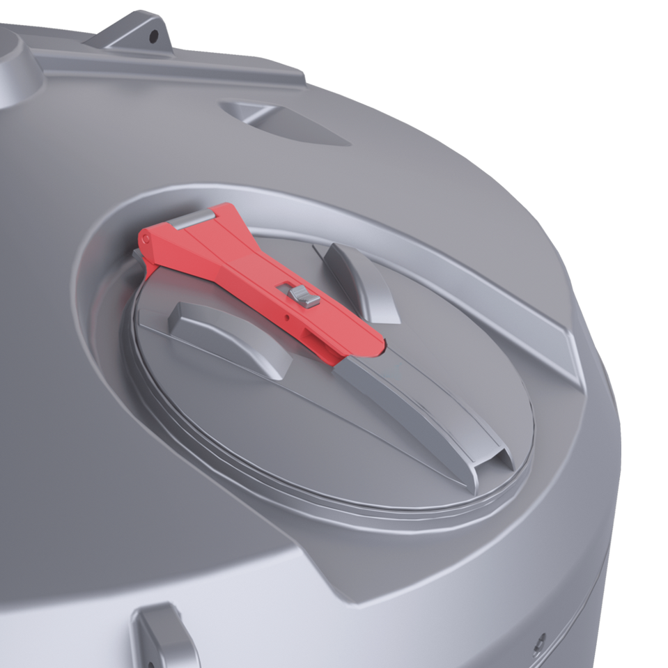 Zbliżenie na górną część szarego zbiornika Kingspan FuelMaster model 2500L z czerwonym uchwytem. Zbliżenie na górną część szarego zbiornika Kingspan FuelMaster model 2500L z czerwonym uchwytem.