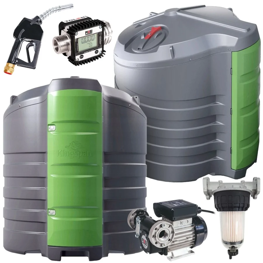 Dwa ujęcia zbiorniki Kingspan FuelMaster, model 2500L zielone drzwi, z pistoletem do tankowania i wężem. Dwa ujęcia zbiorniki Kingspan FuelMaster, model 2500L zielone drzwi, z pistoletem do tankowania i wężem.