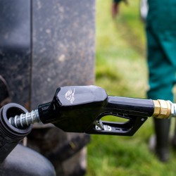 ZBIORNIK DO PALIWA ON 2500L – FUELMASTER® PRO | POMPA 230V, LICZNIK, WATCHMAN ACCESS, FILTR, PISTOLET A60, LED, ZŁĄCZE EURO