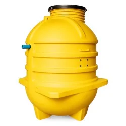 Zbiornik przepompowni z widocznym króćcem przyłączeniowym