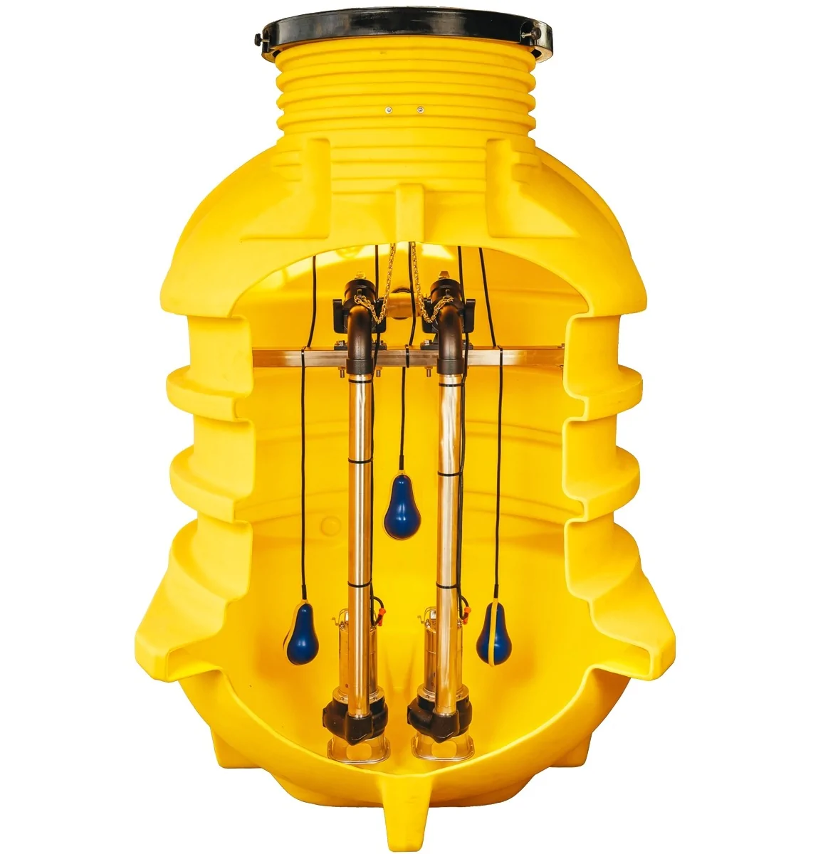 Widok na pływaki i rury w zbiorniku przepompowni ścieków Widok na pływaki i rury w zbiorniku przepompowni ścieków