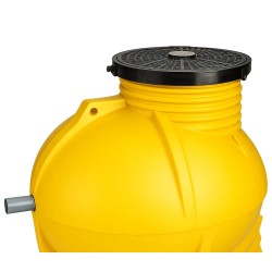 Widok boczny zbiornika przepompowni ze złączem wylotowym i pokrywą