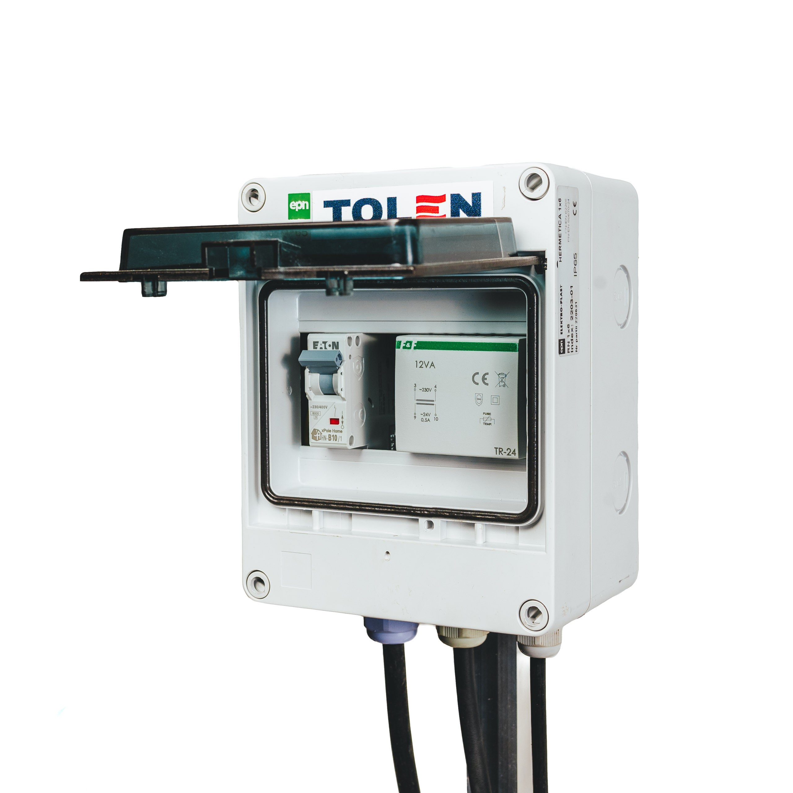 Wnętrze szafki zabezpieczającej pompę