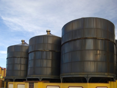Jak wybrać odpowiedni zbiornik na olej napędowy do firmy transportowej?