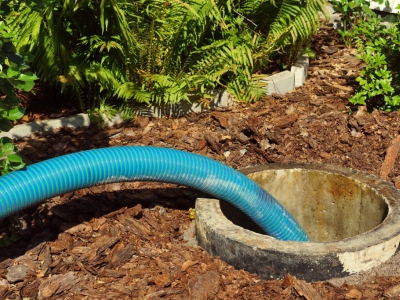 Jak często trzeba opróżniać przydomową oczyszczalnię ścieków? Przepisy