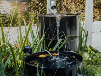 Zbieranie deszczówki w ogrodzie - praktyczne sposoby i zastosowanie
